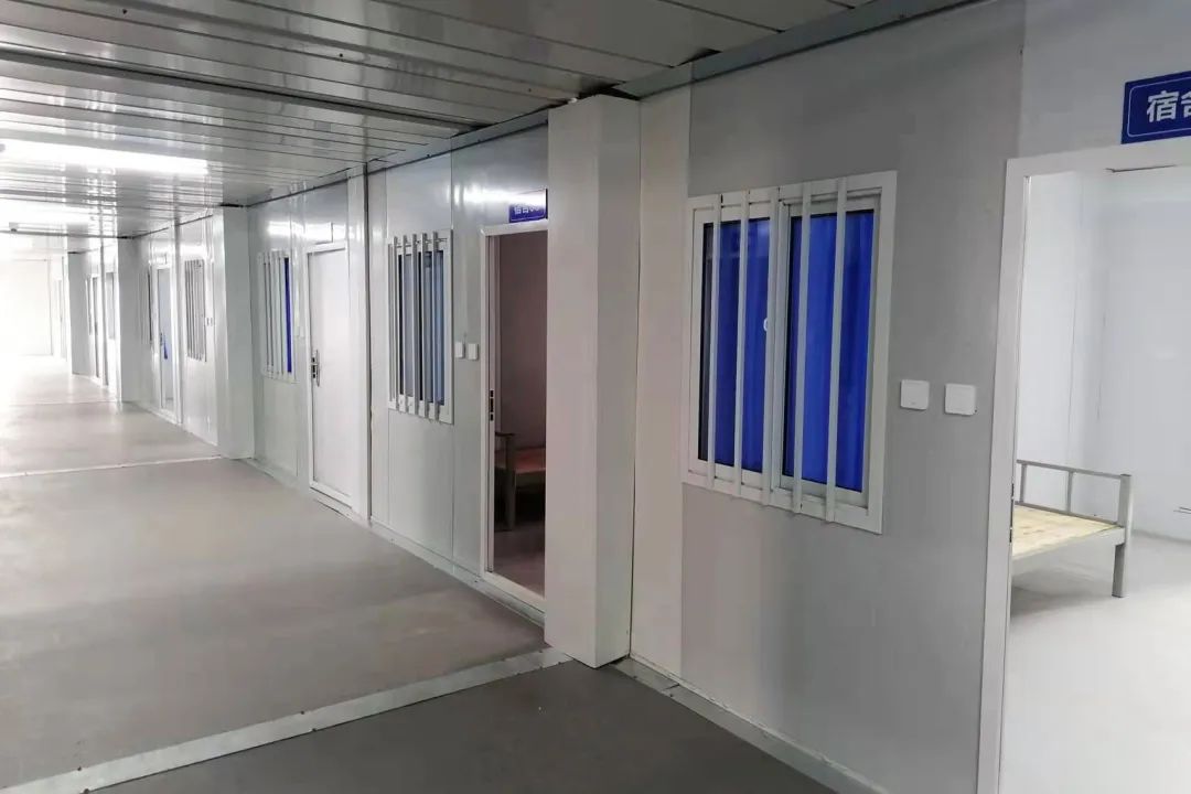 疫情就是命令，幕墻廠家宏鑫源緊急馳援多地方艙醫(yī)院建設(shè)(圖3)