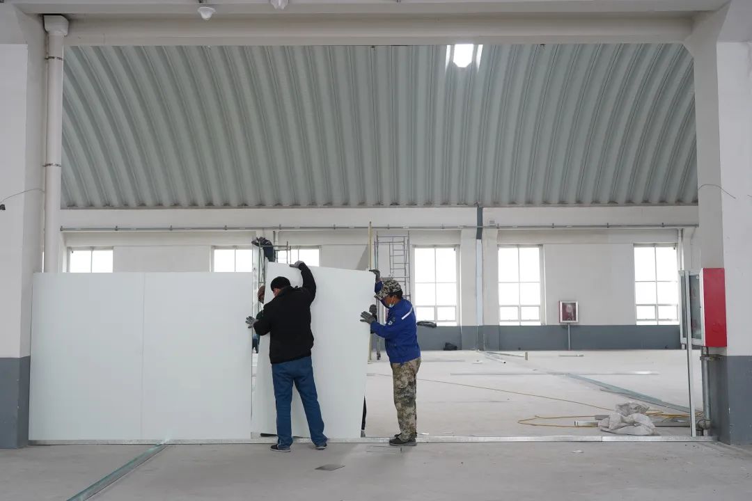 疫情就是命令，幕墻廠家宏鑫源緊急馳援多地方艙醫(yī)院建設(shè)(圖7)