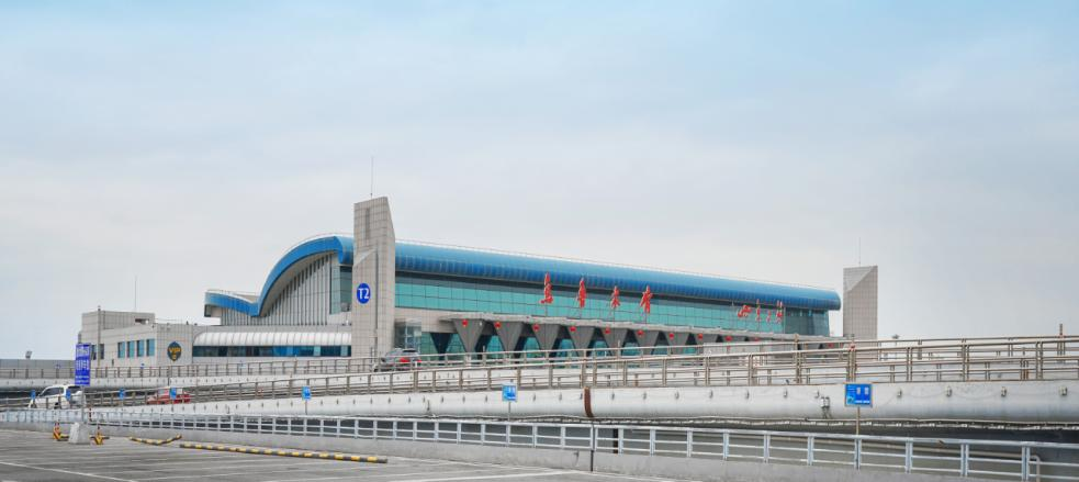 墻面板工程案例欣賞：烏魯木齊機(jī)場(chǎng)